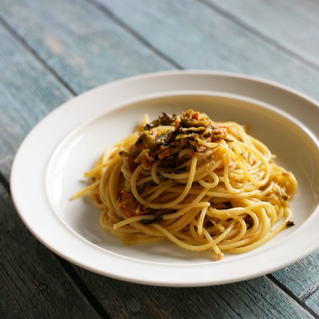 めんツナかんかんと高菜を使ったパスタの写真